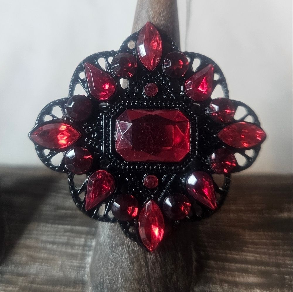 Gothic Red Rhinestone Stretch Statement Ring Vintage-Inspired Black Filigree EUC